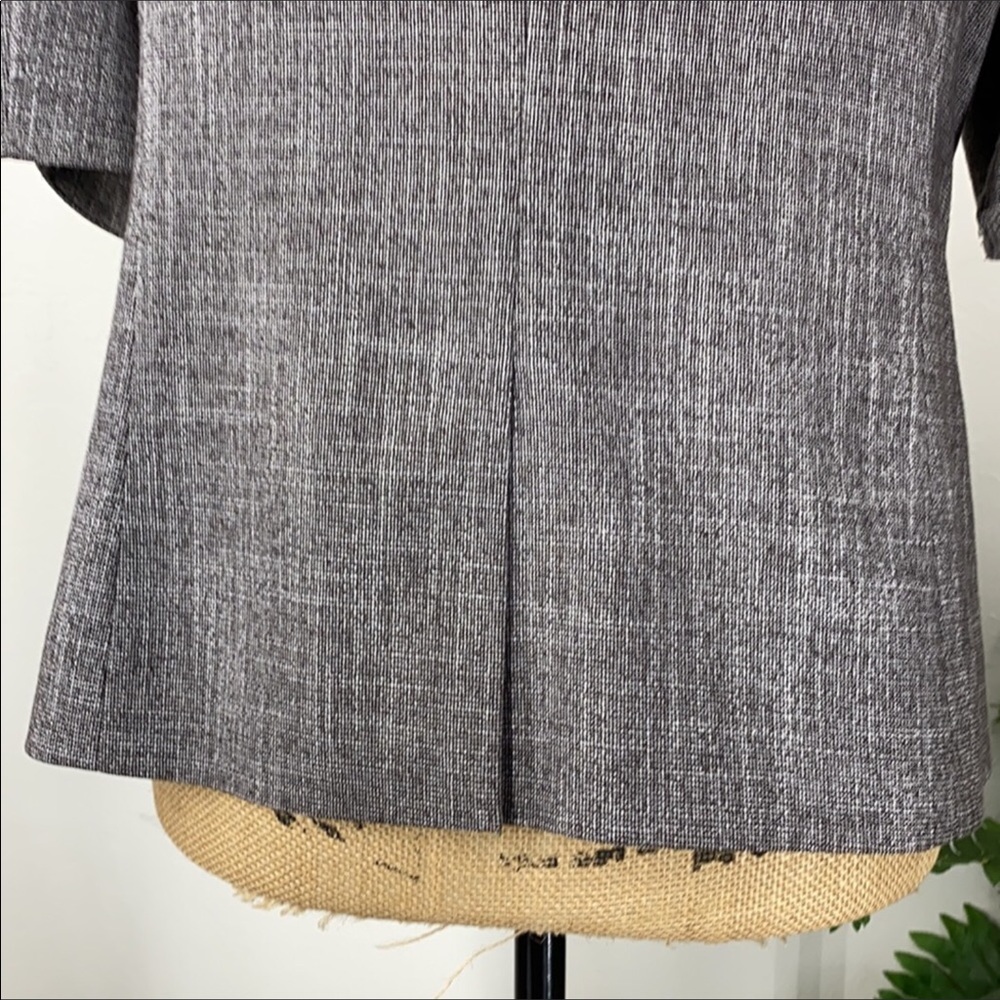 The Limited Short Tulip Sleeve Jacket - Picture 4 of 11